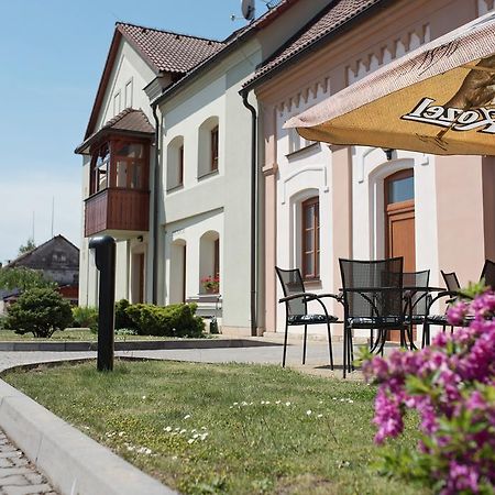Penzion Nad Oborou Hradec Králové Exterior foto