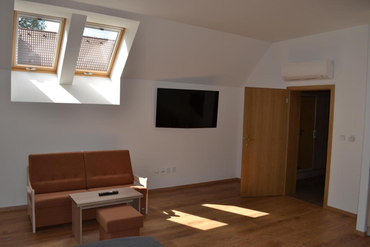 Penzion Nad Oborou Hradec Králové Exterior foto